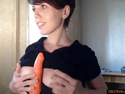 Cute Webcam MILF With Great Throng Using Vibrator